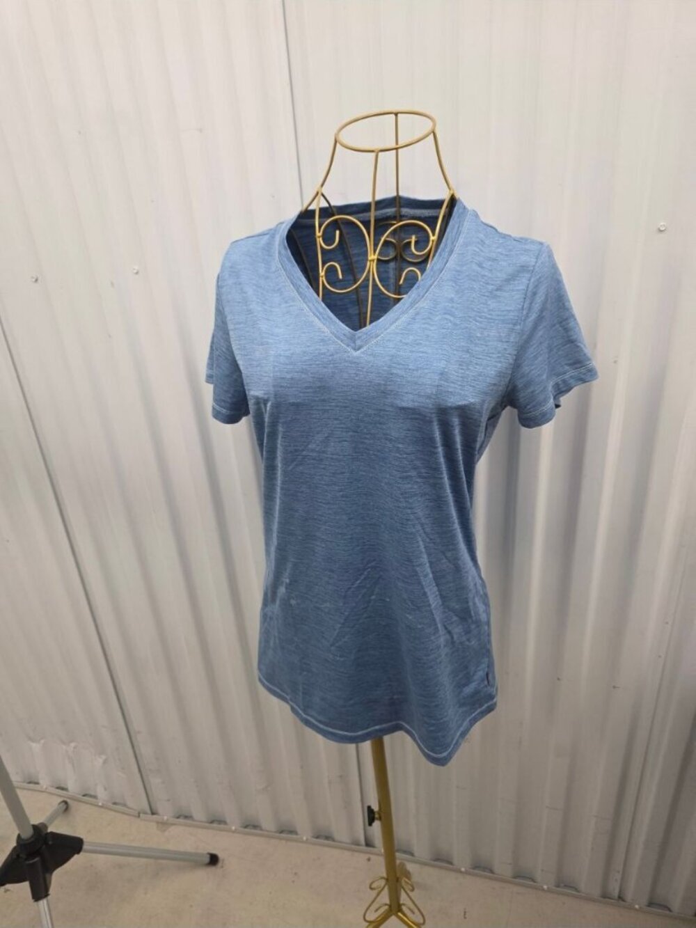 Women's Eddie Bauer Heather Blue V-Neck Short Sleeve Top Casual Athletic